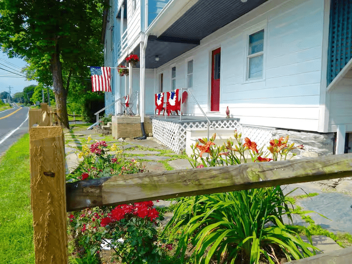 Front Porch, shows road