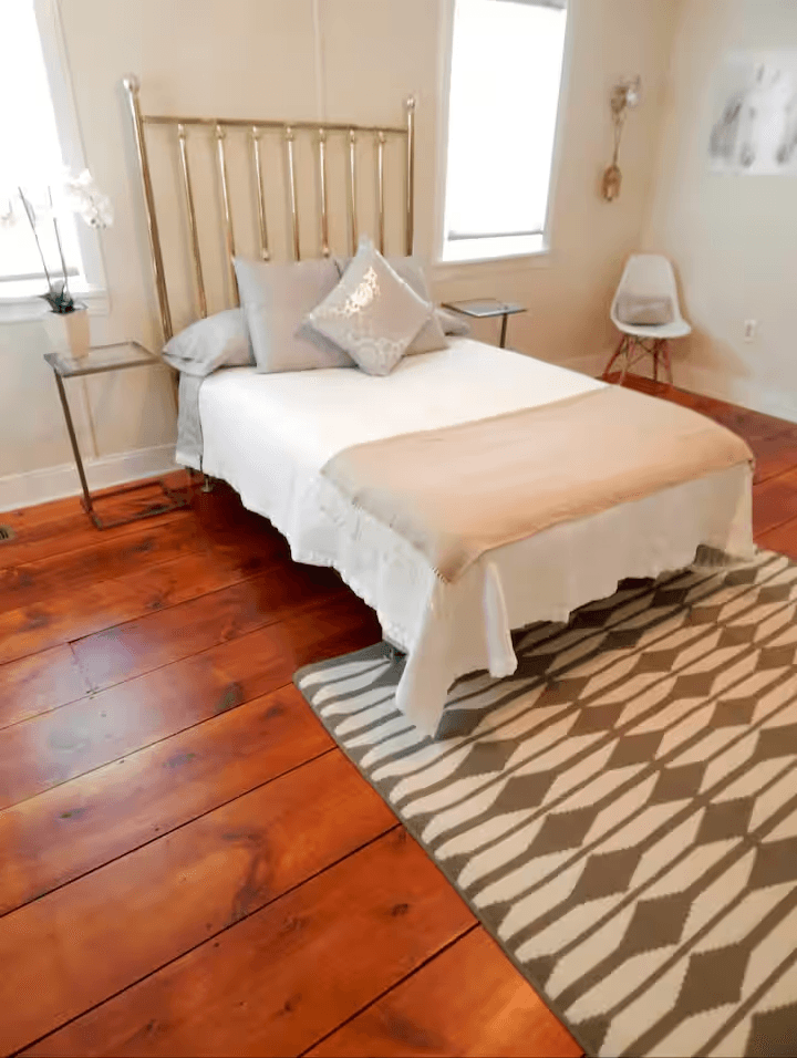 #2 of 3 Bedrooms, Full Bed