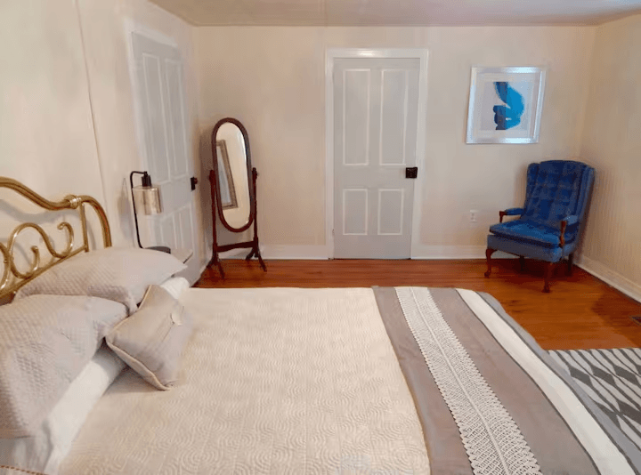 #1 of 3 Bedrooms, Queen Bed